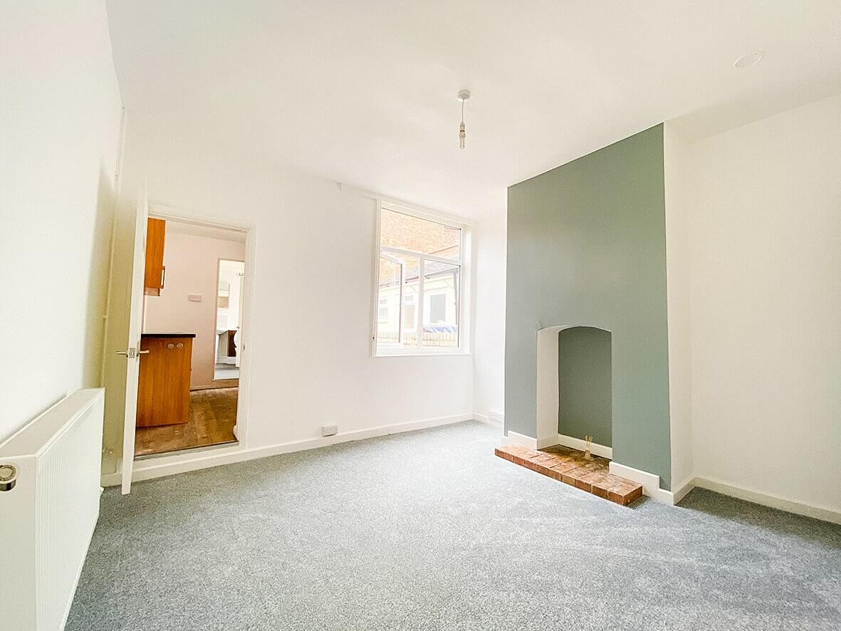 2 bed terraced to let