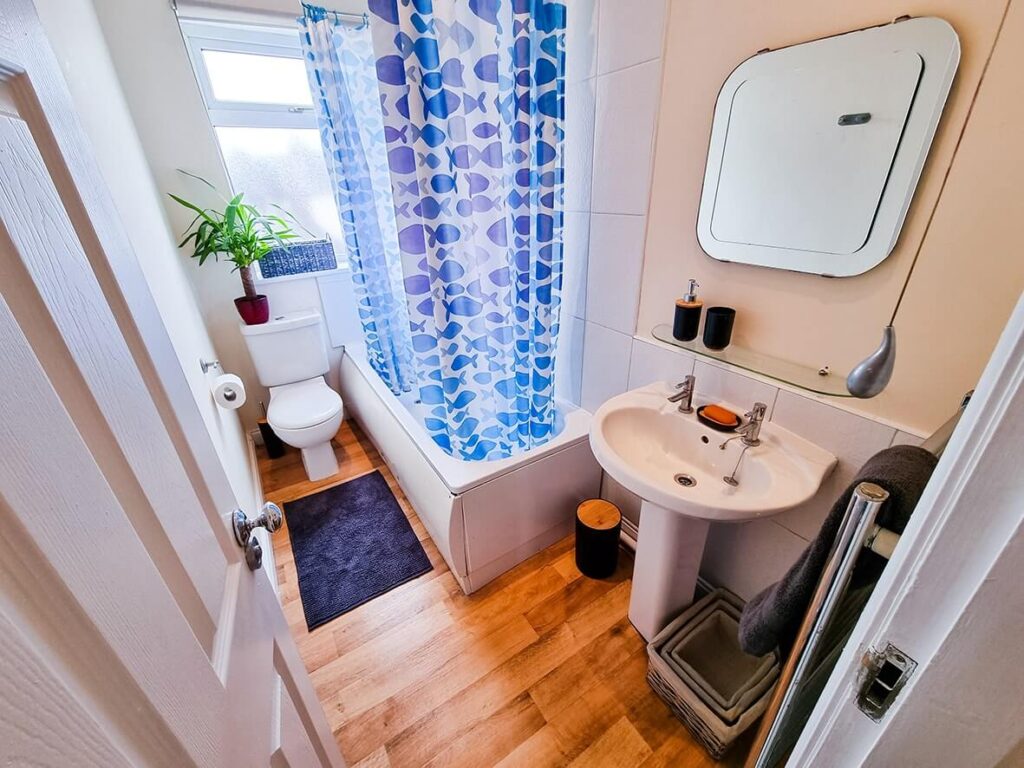 Refinery-Street-Bathroom