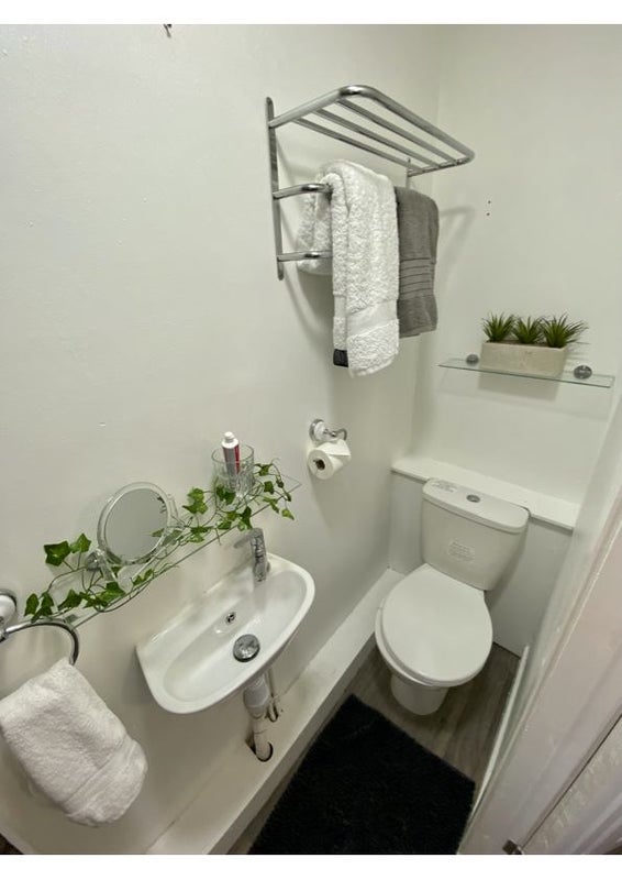 Hollings Street Bathroom