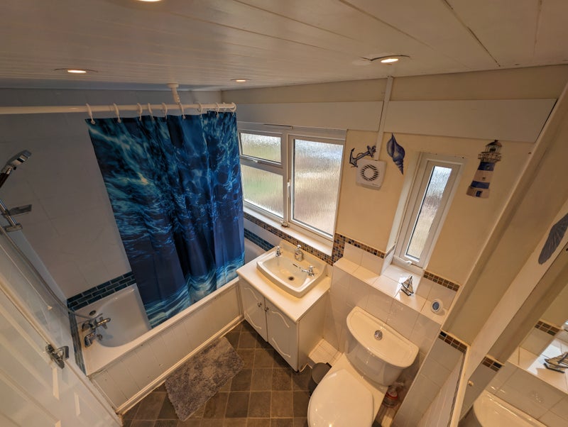 Lanark Walks Bathroom