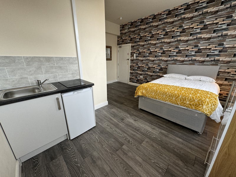 Dividy Bedroom Image 2
