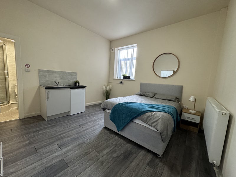 Dividy Bedroom Image 3